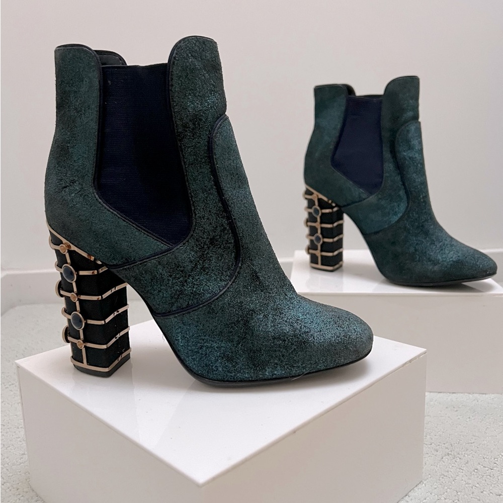 TORY BURCH // Super Cute Embellished Booties. Size 6.